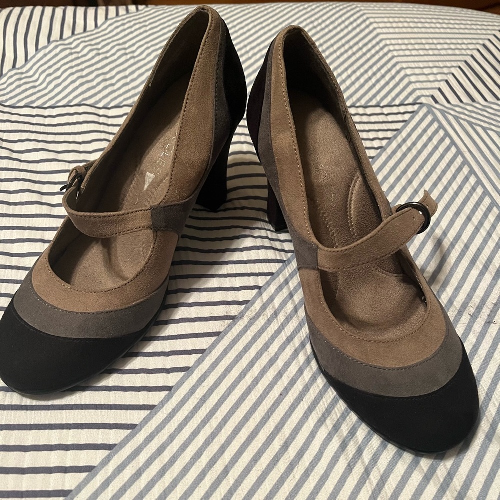 Aerosoles size 7M mary jane style heels